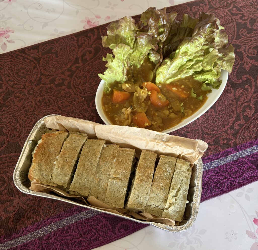 カレーと米粉よもぎパン1斤