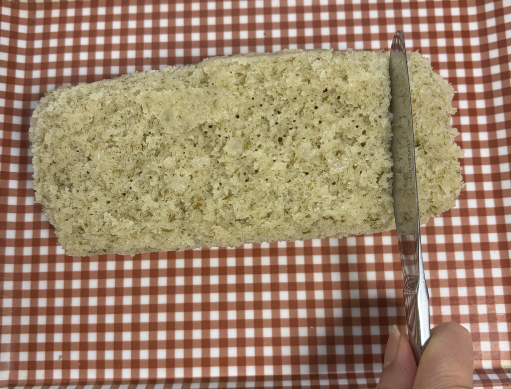 よもぎ米粉パン裏返し